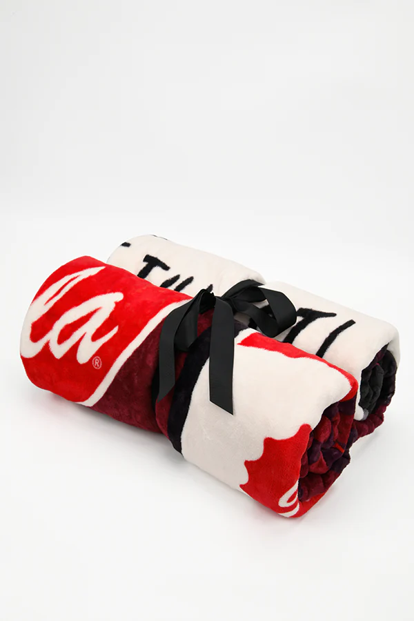 225-fallout-nuka-cola-cuddle-bundle-17.webp Fallout Nuka-Cola Cuddle Bundle