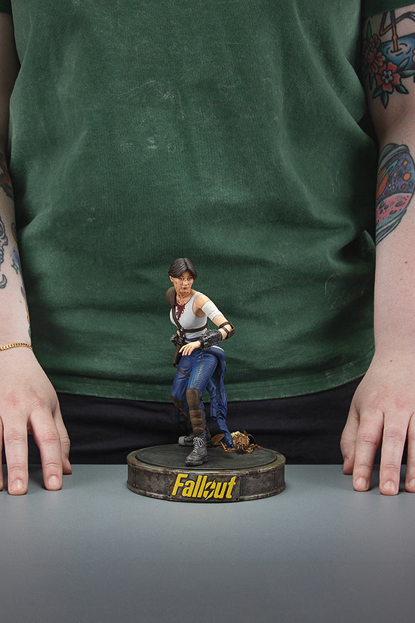 247-fallout-series-lucy-figure-by-dark-horse-10.jpg Fallout Series Lucy Figure by Dark Horse