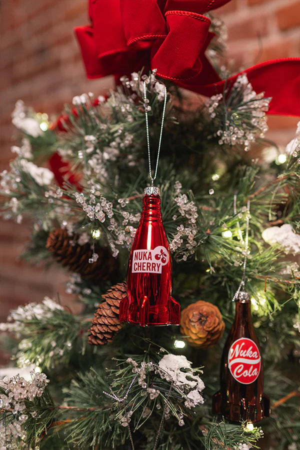 775-fallout-nuka-cola-glass-bottle-tree-ornament-set-4.webp Fallout Nuka-Cola Glass Bottle Tree Ornament Set