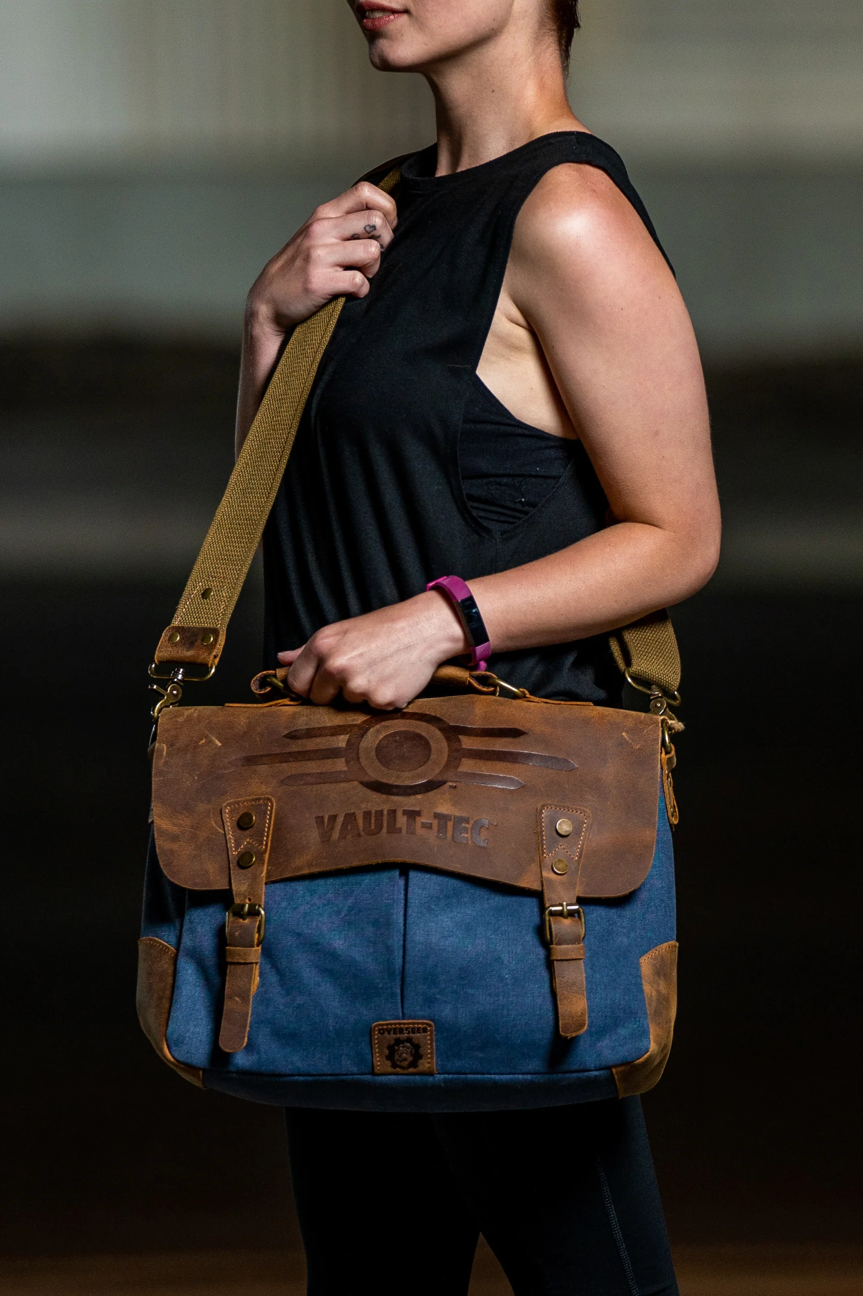 855-fallout-vault-tec-overseer-bag-2.webp Fallout Vault-Tec Overseer Bag