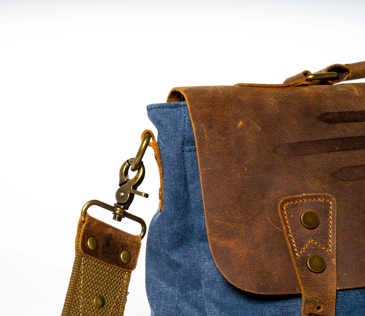 855-fallout-vault-tec-overseer-bag-5.webp Fallout Vault-Tec Overseer Bag