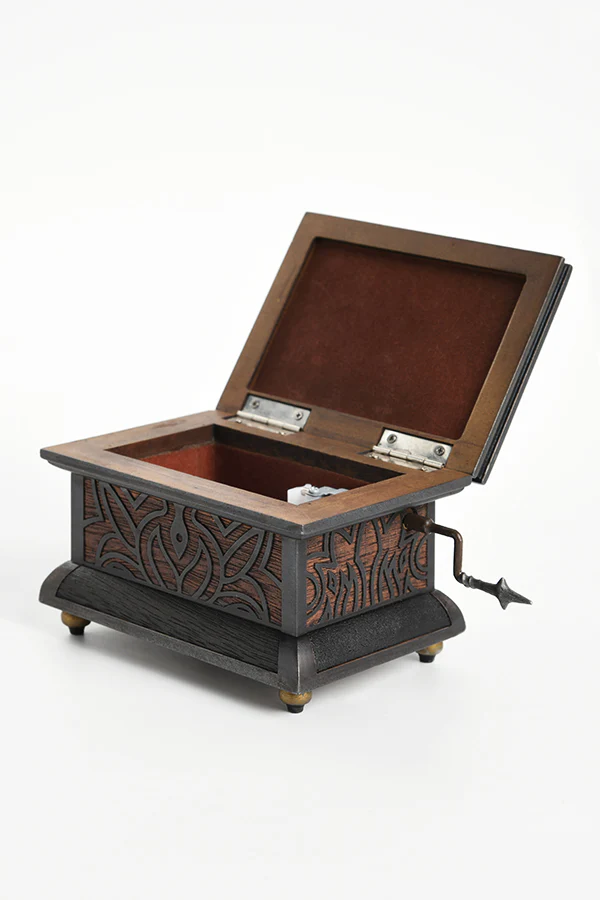 957-the-elder-scrolls-online-10-year-anniversary-music-box-3.webp The Elder Scrolls Online 10-Year Anniversary Music Box